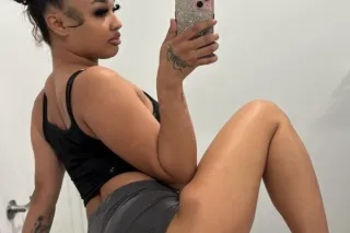 I only do hotel visits 🏨 You have to come here to my room 👀 I don't accept drama or games 🚫 All services with a condom ✅ - Image 4